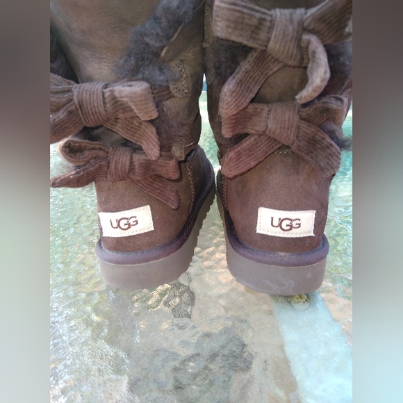 UGG above ankle boots. - Picture 5 of 11